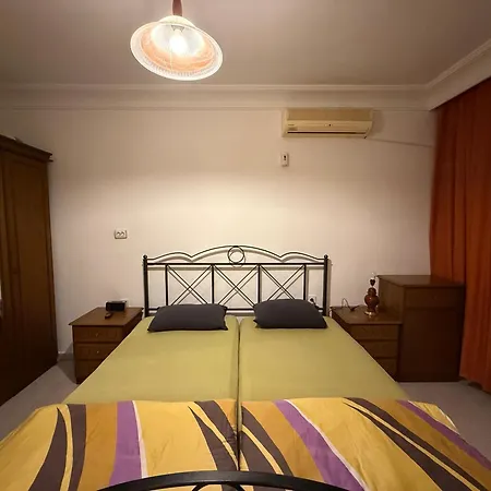 Apartment At The Cleopatra With A Balcony