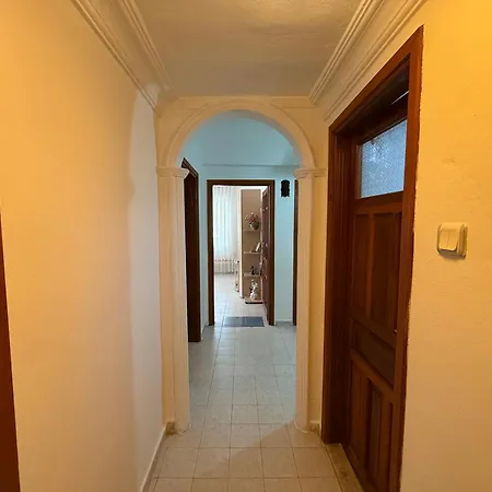 Apartment At The Cleopatra With A Balcony